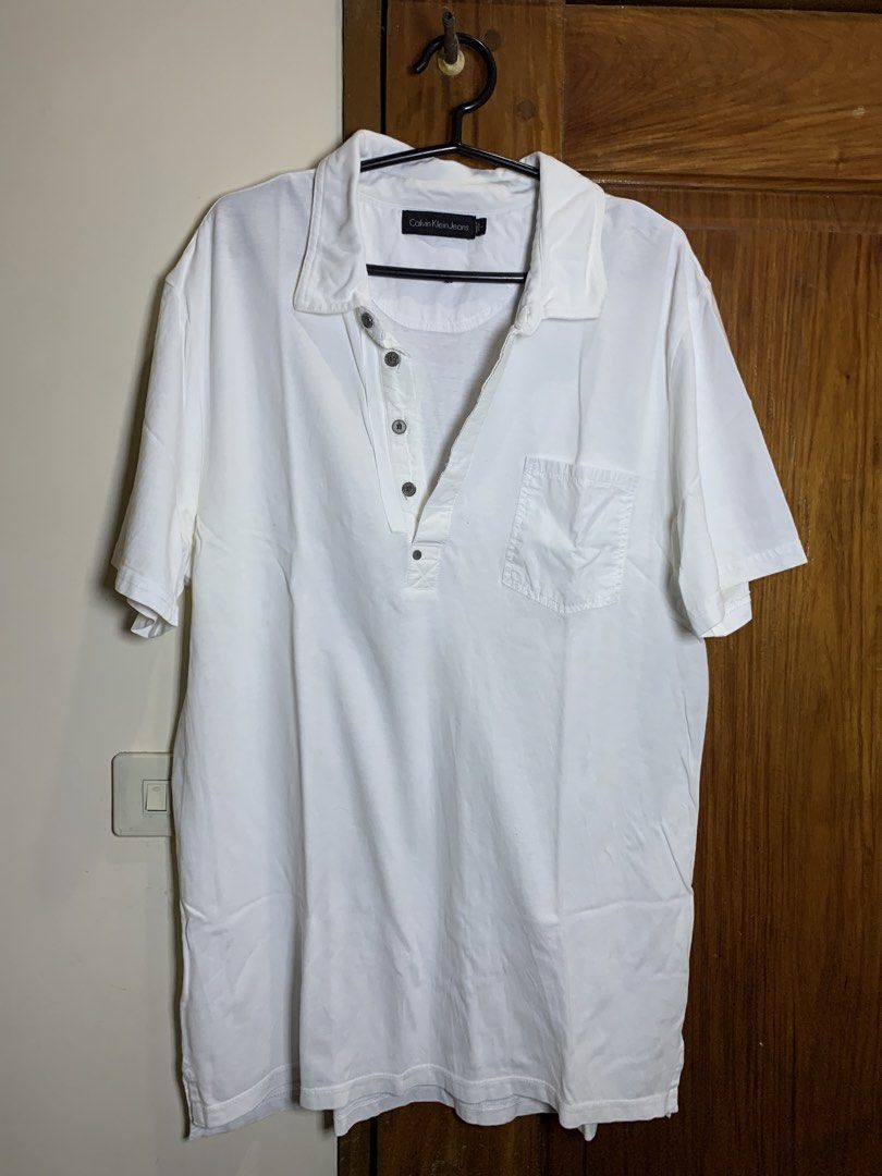 Calvin klein (Category: Tshirts & Polo Shirts ) located in Imus. Submitted by peopleschoice_25 (Listing ID 1460269705, Image 2). Description: Rfs Decluttering Size large Minor flaws.