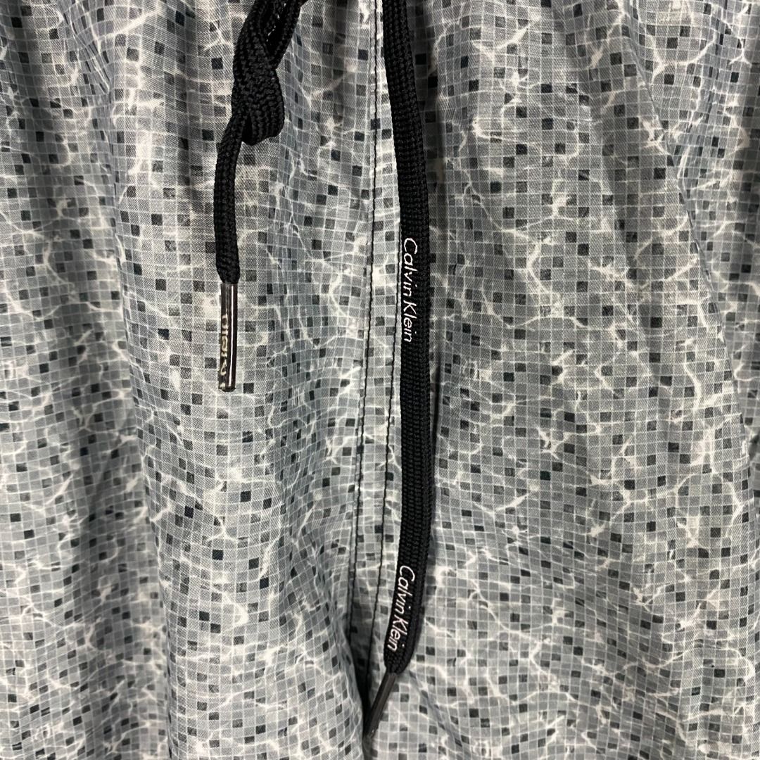 Calvin Klein Micro-Grid Swim Trunks / Grey & Black Water Pattern / Size M (32-34) (Category: Activewear) located in Antipolo. Submitted by canadafindss (Listing ID 1460290682, Image 3). Description: Visit & Follow Canada Finds for more premium imported streetwear, activewear, and athletic essentials from Canada 🇨🇦 Explore our full catalog of authentic pieces: https://www.carousell.ph/u/canadafindss Calvin Klein Micro-Grid Swim Trunks / Grey & B