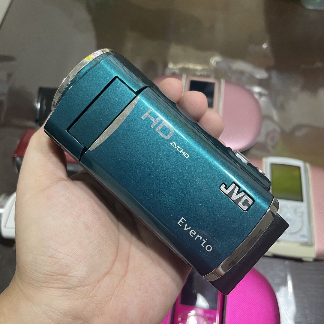 Camcorders ( SONY) (Category: Video Cameras) located in Santo Tomas. Submitted by classicshots22 (Listing ID 1460194865, Image 1). Description: JVC — cỏmes with battery,charger & unit itself - expandable memory (just buy sd card) - can record videos and take photos - touch lcd 💜 white — 3599 (has sign of use & one screw missing;not affecting the performance;no issue) 💜green — 3999 (has sign of use but no issue).