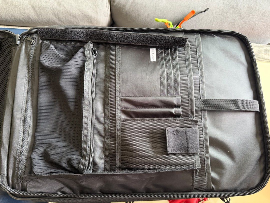 camera bag (Category: Camera Bags & Carriers) located in Singapore. Submitted by user6723419 (Listing ID 1460141885, Image 4). Description: dm for info .