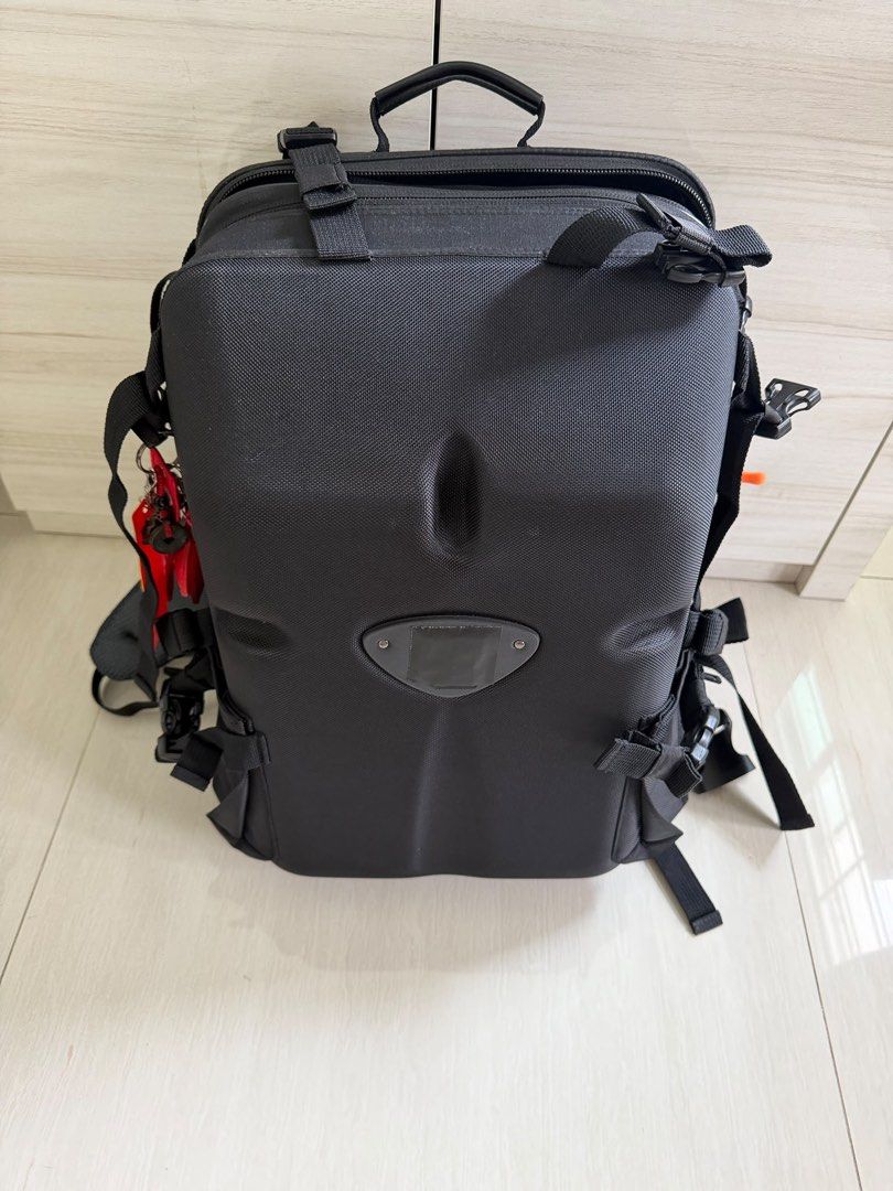 camera bag (Category: Camera Bags & Carriers) located in Singapore. Submitted by user6723419 (Listing ID 1460141885, Image 1). Description: dm for info .