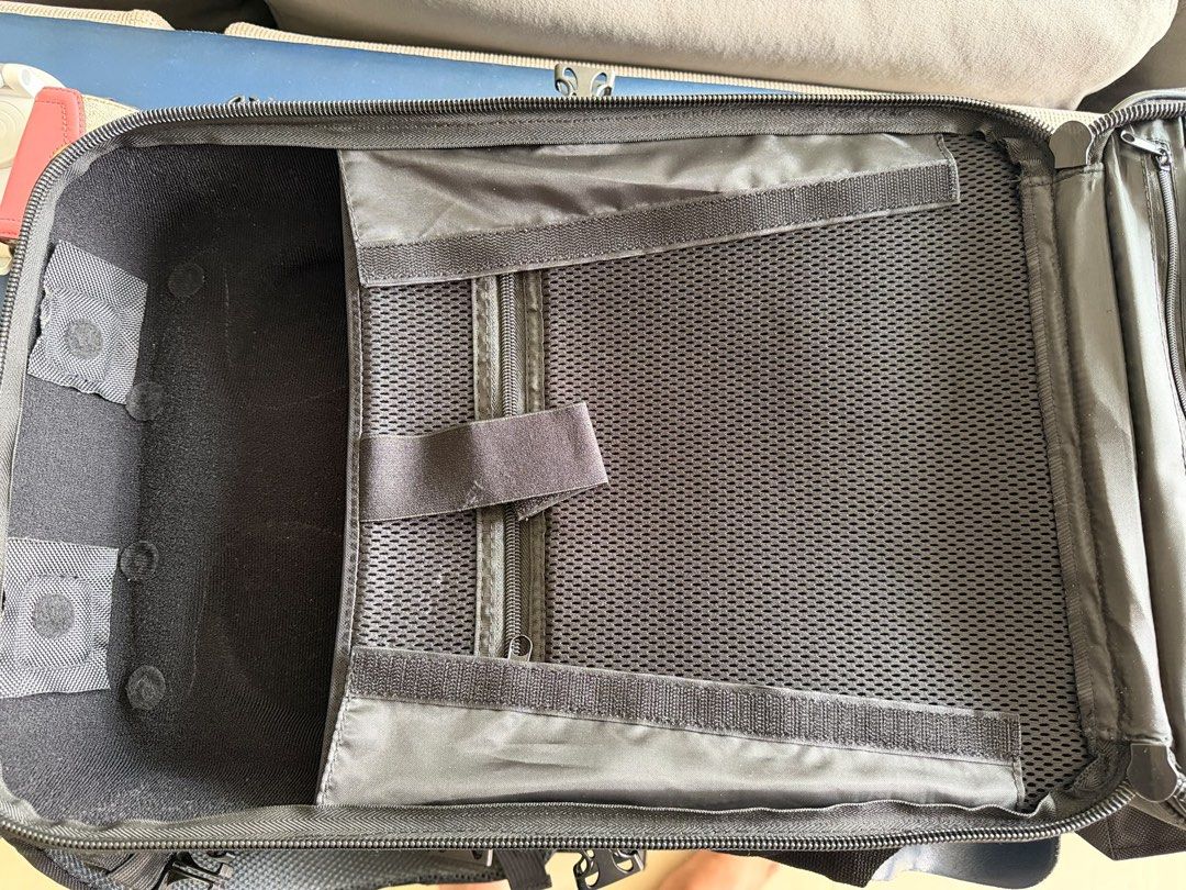 camera bag (Category: Camera Bags & Carriers) located in Singapore. Submitted by user6723419 (Listing ID 1460141885, Image 5). Description: dm for info .