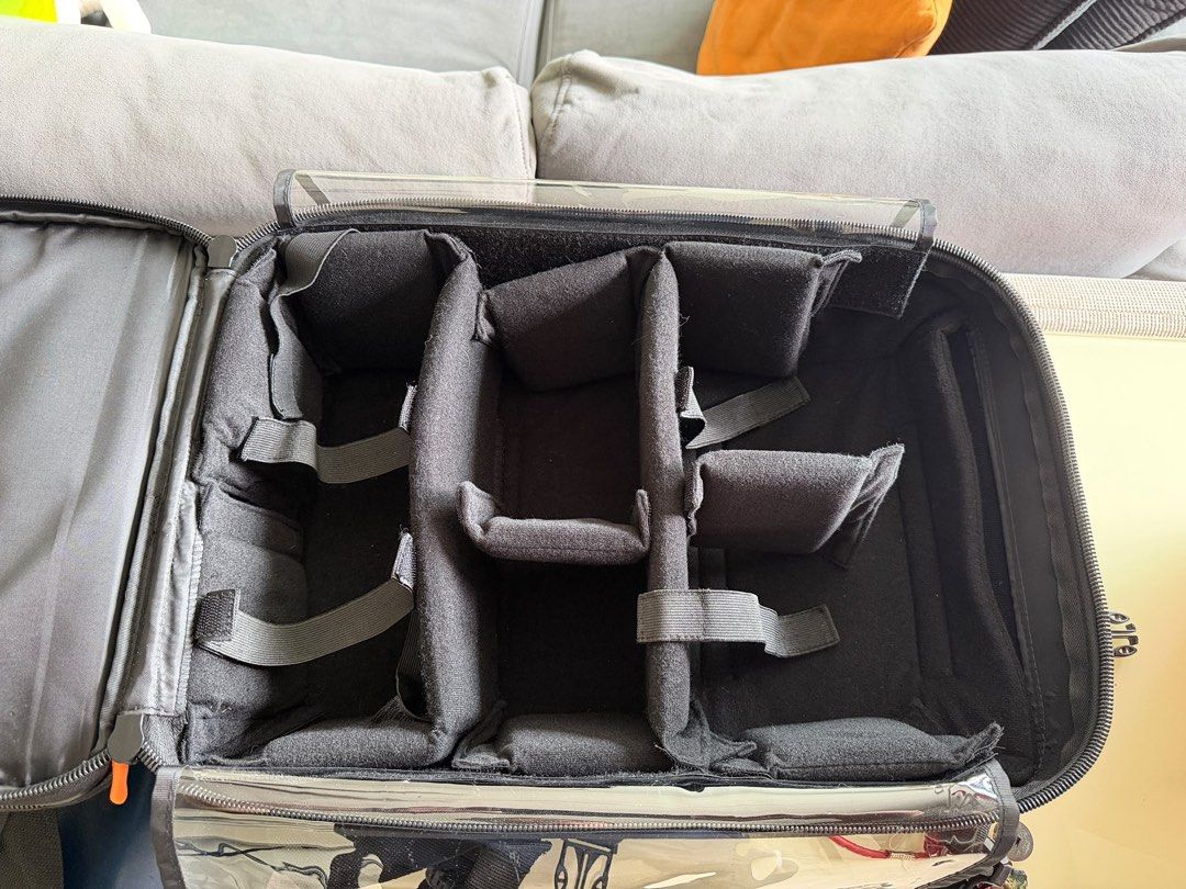 camera bag (Category: Camera Bags & Carriers) located in Singapore. Submitted by user6723419 (Listing ID 1460141885, Image 3). Description: dm for info .