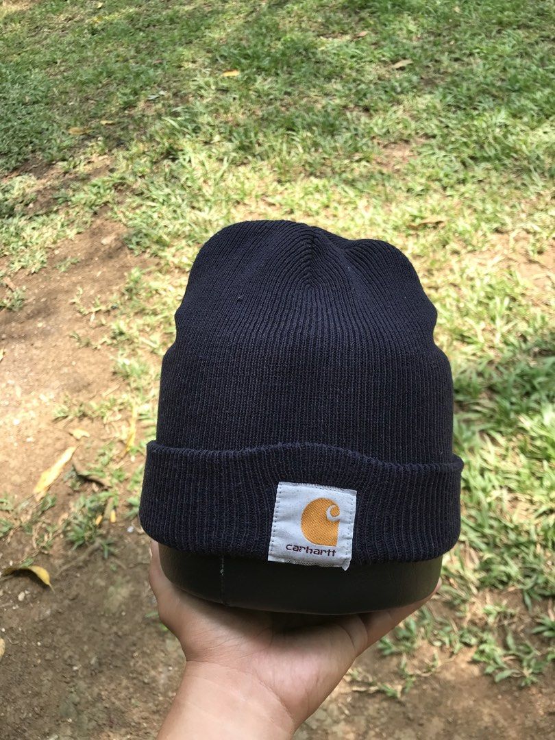 CARHARTT BONET (Category: Caps & Hats) located in Salug. Submitted by bagdoi_finds (Listing ID 1460267751, Image 1). Description: NO ISSUE .