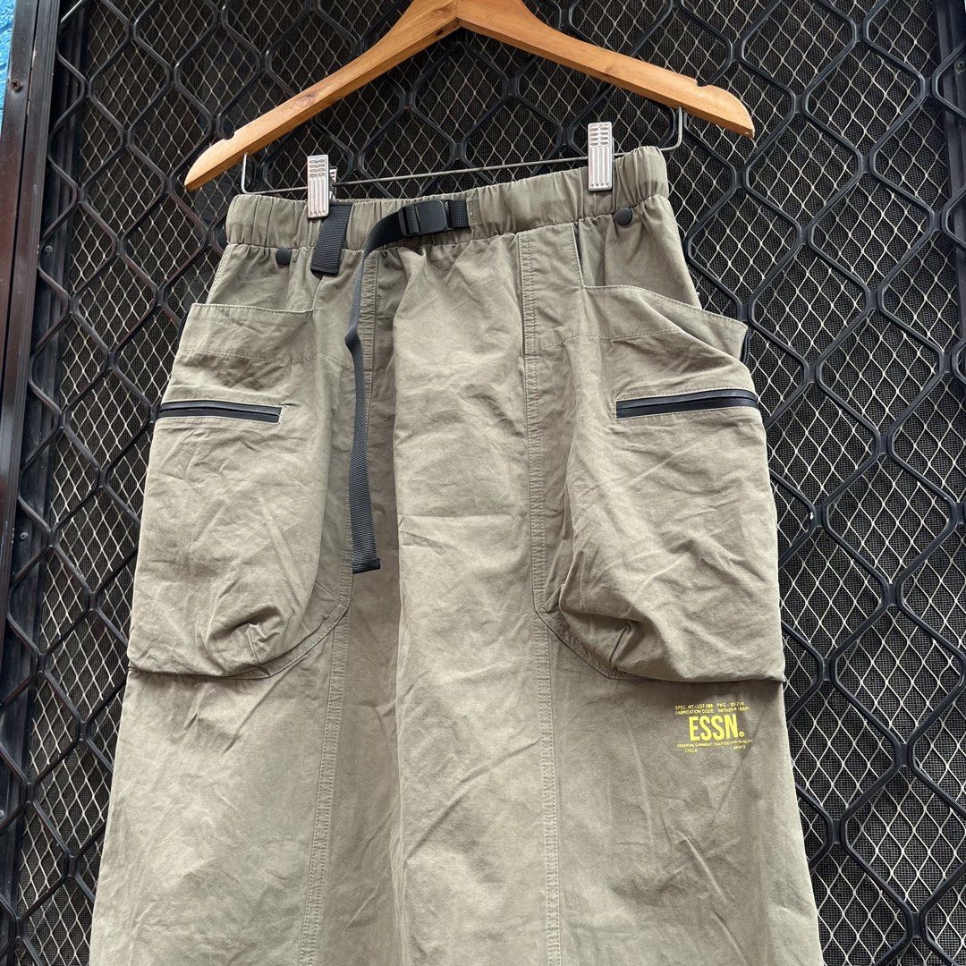 CATALOG essential Cargo skirt (Category: Skirts) located in Taguig. Submitted by scoutandloots (Listing ID 1460128275, Image 2). Description: CATALOG essential Cargo skirt • Size: S • Waistline: 13.5” • Length: 30.5.