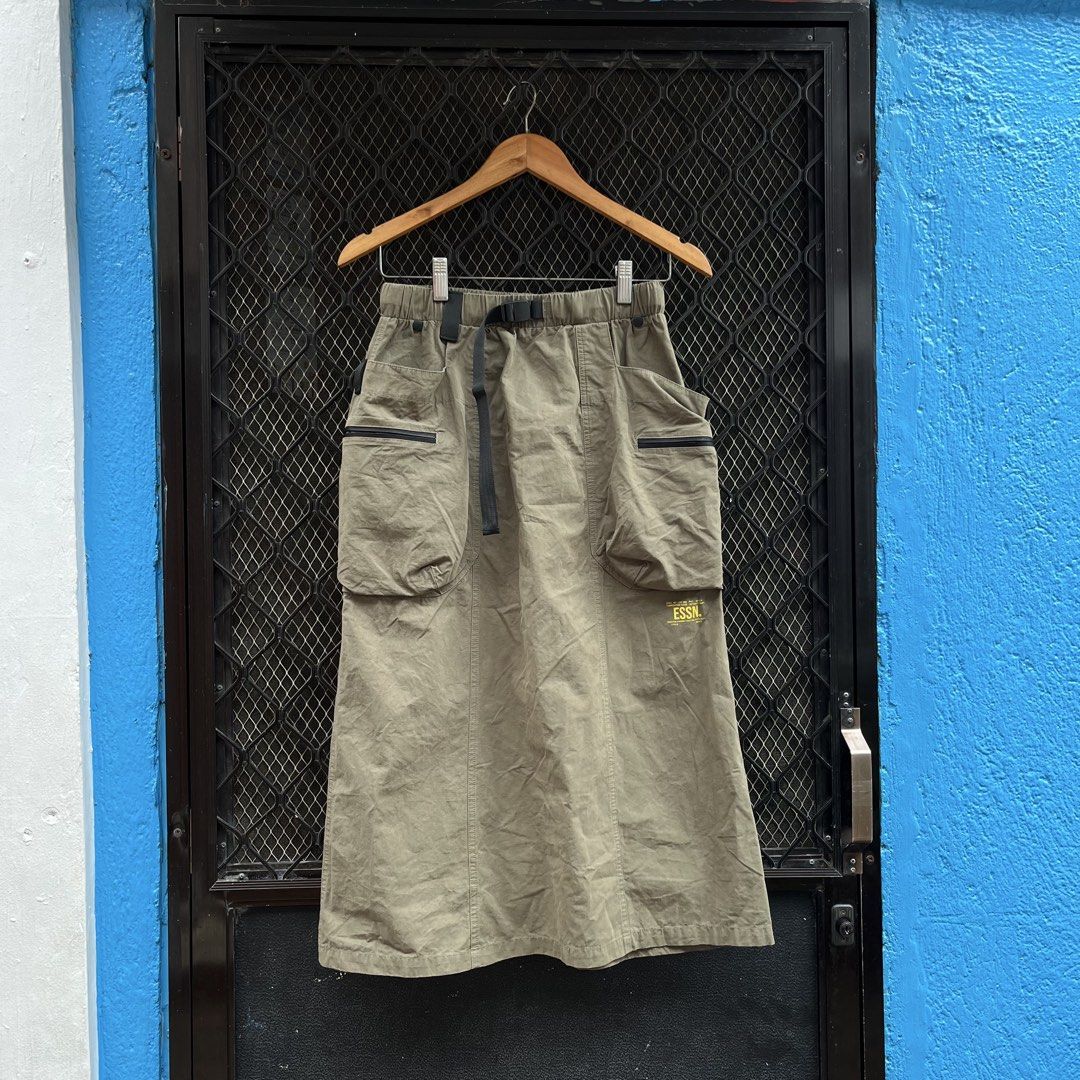 CATALOG essential Cargo skirt (Category: Skirts) located in Taguig. Submitted by scoutandloots (Listing ID 1460128275, Image 1). Description: CATALOG essential Cargo skirt • Size: S • Waistline: 13.5” • Length: 30.5.