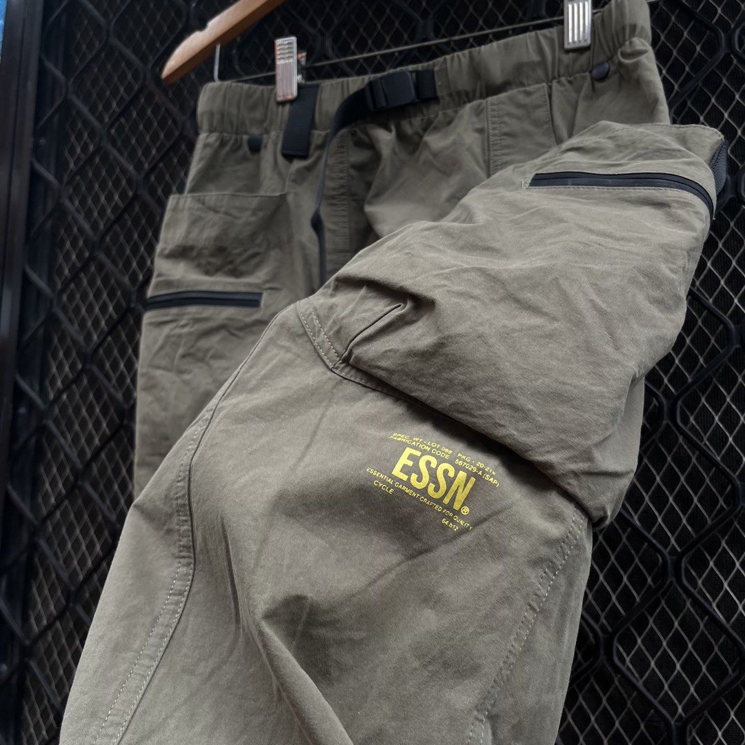 CATALOG essential Cargo skirt (Category: Skirts) located in Taguig. Submitted by scoutandloots (Listing ID 1460128275, Image 3). Description: CATALOG essential Cargo skirt • Size: S • Waistline: 13.5” • Length: 30.5.