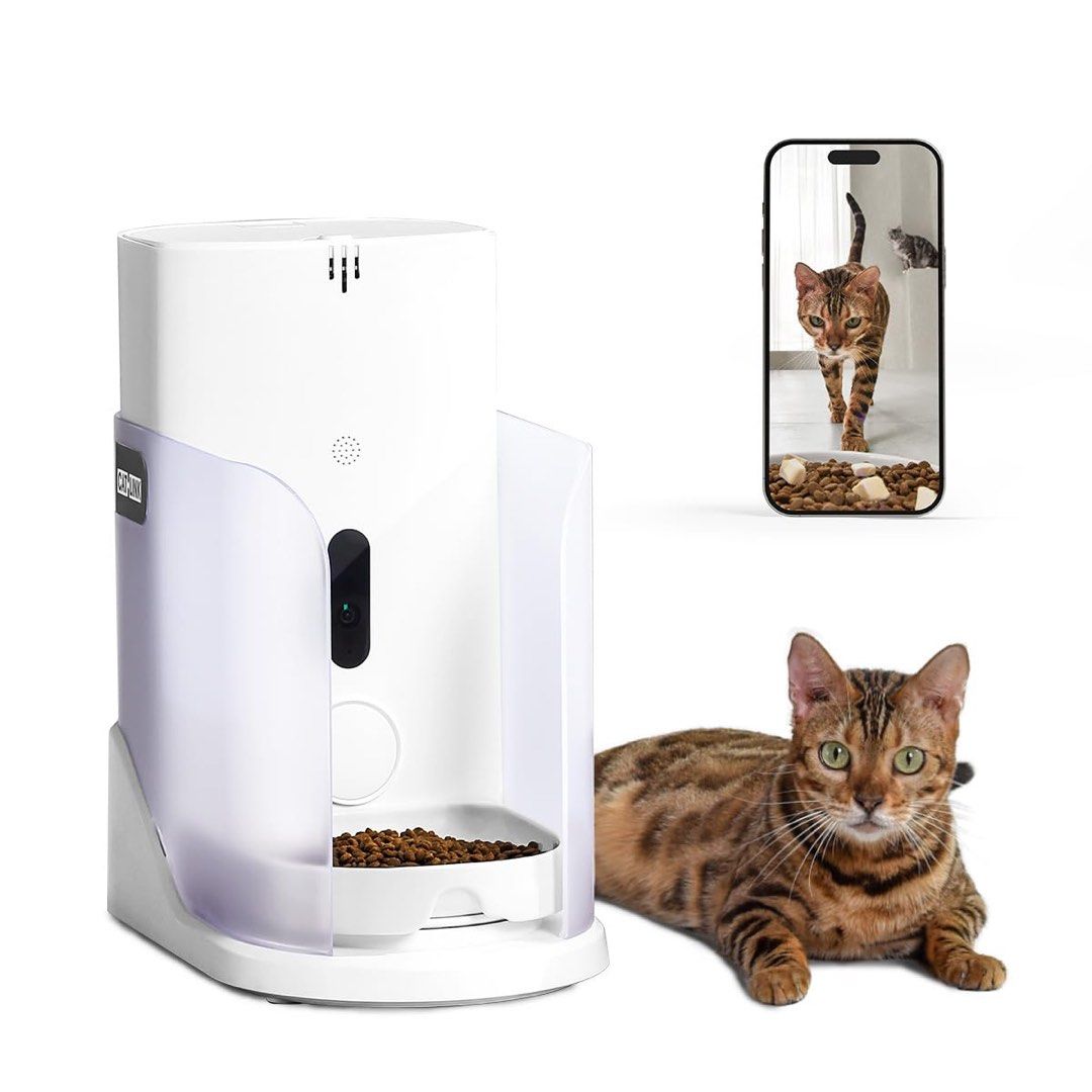 CATLINK Multi-Cat Recognition Automatic Feeder - Facelink (Category: Homes & Other Pet Accessories) located in Taguig. Submitted by c.preloveditems (Listing ID 1460166862, Image 2). Description: Cat facial recognition technology and face ID technology to tailor personalized cat food offerings. Experience the future of pet care with the CATLINK Multi-Cat Recognition Automatic Feeder. Utilizing cutting-edge cat facial recognition technology, this i