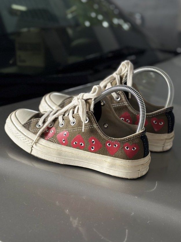 CDG Converse Chuck Taylor (Category: Sneakers) located in Porac. Submitted by poimd_ (Listing ID 1460130687, Image 2). Description: 4 mens 6 womens 4 UK 36.5 EUR 23 cm.