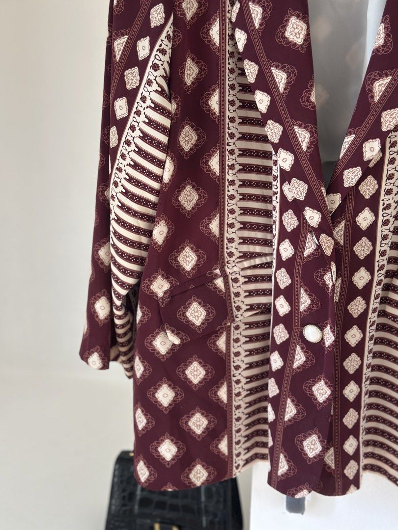 Celine Burgundy Geometric Print Blazer (Category: Coats, Jackets and Outerwear) located in Marikina City. Submitted by usage.ph (Listing ID 1460135120, Image 3). Description: - Burgundy blazer with a stylish cream geometric print. - Features a classic lapel and secure button closure. - Includes two functional front pockets. - Effortlessly transitions from casual to formal wear. - A perfect statement piece to elevate any outfit..