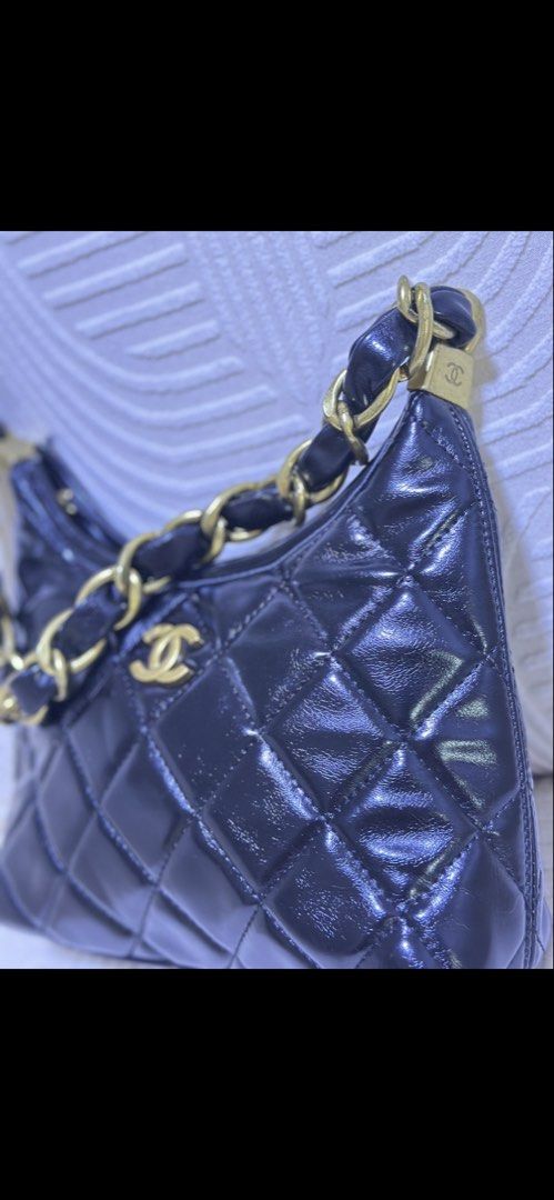 CH Black Quilted Chain Mini Hobo Shoulder Bag (Category: Shoulder Bags) located in San Fernando. Submitted by prelovednook2026 (Listing ID 1460256366, Image 2). Description: Chanel Premium - Proce Negotiable .