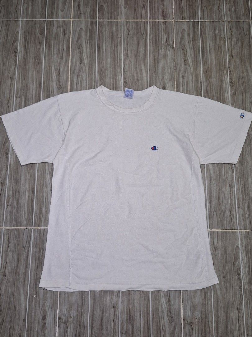CHAMPION SMALL LOGO REVERSE WEAVE TSHIRT (freeshipping) (Category: Tshirts & Polo Shirts ) located in Quezon City. Submitted by gyl-stop (Listing ID 1460107405, Image 1). Description: free shipping 23 x 29.5 excellent condi cr: 9.5/10 issue: none.