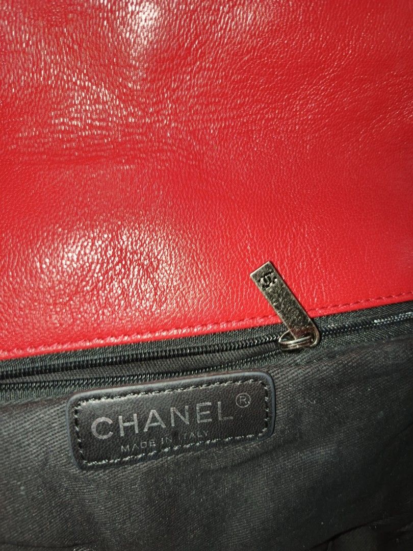 CHANEL (Category: Shoulder Bags) located in Baguio. Submitted by akiko2600 (Listing ID 1460243396, Image 3). Description: CHANEL EXCELLENT CONDITION 2800.