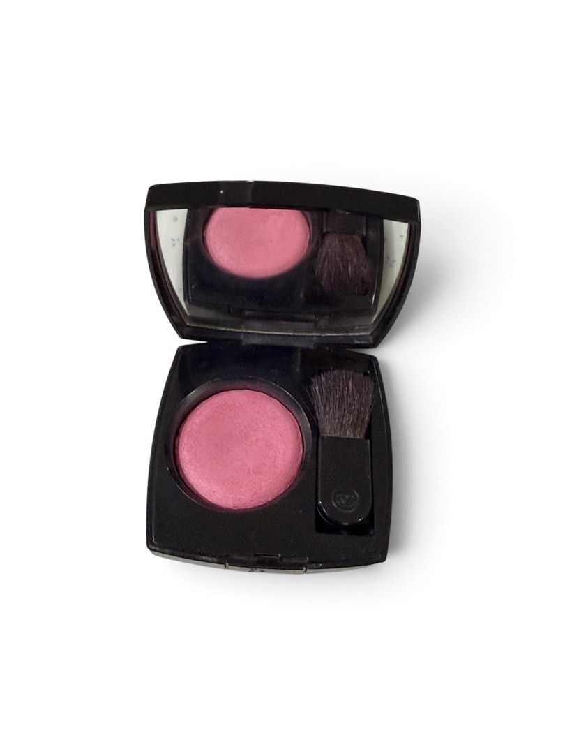 CHANEL 24 Eclat Satin Powder Blush (Category: Makeup) located in Davao. Submitted by gr8stmom_melissa (Listing ID 1460109298, Image 2). Description: Authentic. Used item. Listing Price is the Last Price. Item Location: DAVAO CITY if within Davao City: Store Pick-up Outside Davao City: shipping via LBC only.