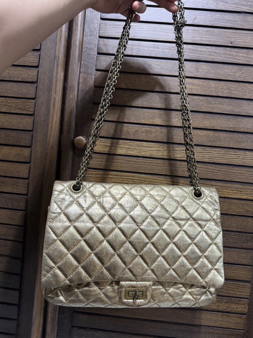 Chanel bag (Category: Shoulder Bags) located in Manila. Submitted by prelovedbyramiah (Listing ID 1460279512, Image 1). Description: no flaws coded.