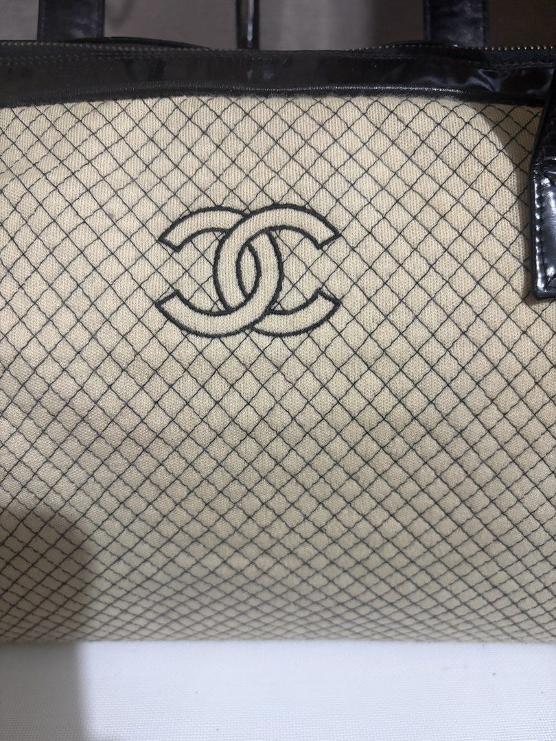 chanel bowling bag (Category: Luxury Bags & Wallets) located in Bay. Submitted by bunini7 (Listing ID 1460181616, Image 3). Description: authentic.