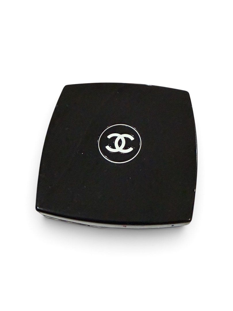 CHANEL Eye Color 24 Interferentiels (Category: Makeup) located in Davao. Submitted by gr8stmom_melissa (Listing ID 1460302118, Image 3). Description: Authentic. Used. .