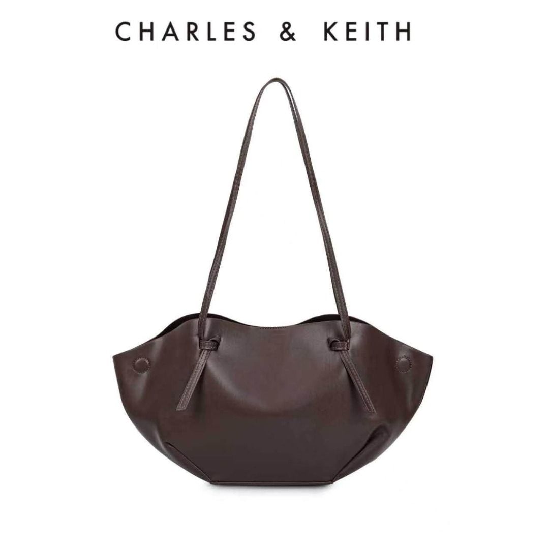 Charles & Keith Calla Tote Bag with wallet (Category: Tote Bags) located in Quezon City. Submitted by makescentsmnl (Listing ID 1460272079, Image 3). Description: Charles & Keith Calla Tote Bag ORIG MALL PULLOUT Size:40x25x10 cm With dust bag&serial number MOP ✅ GCASH ✅ BANK TRANSFER ✅ CREDIT CARD ✅ QRPH.