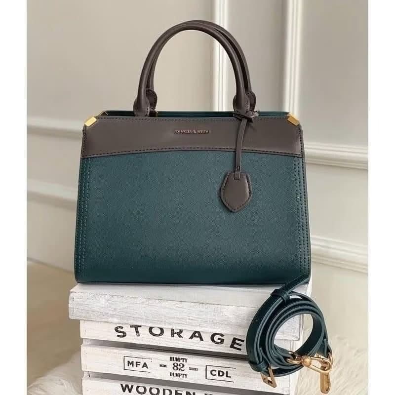 Charles & Keith top-handle bag (Category: Shoulder Bags) located in Quezon City. Submitted by makescentsmnl (Listing ID 1460262429, Image 3). Description: Charles & Keith top-handle bag ORIG MALL PULLOUT Size:14 inches With dust bag&serial number MOP ✅ GCASH ✅ BANK TRANSFER ✅ CREDIT CARD ✅ QRPH.