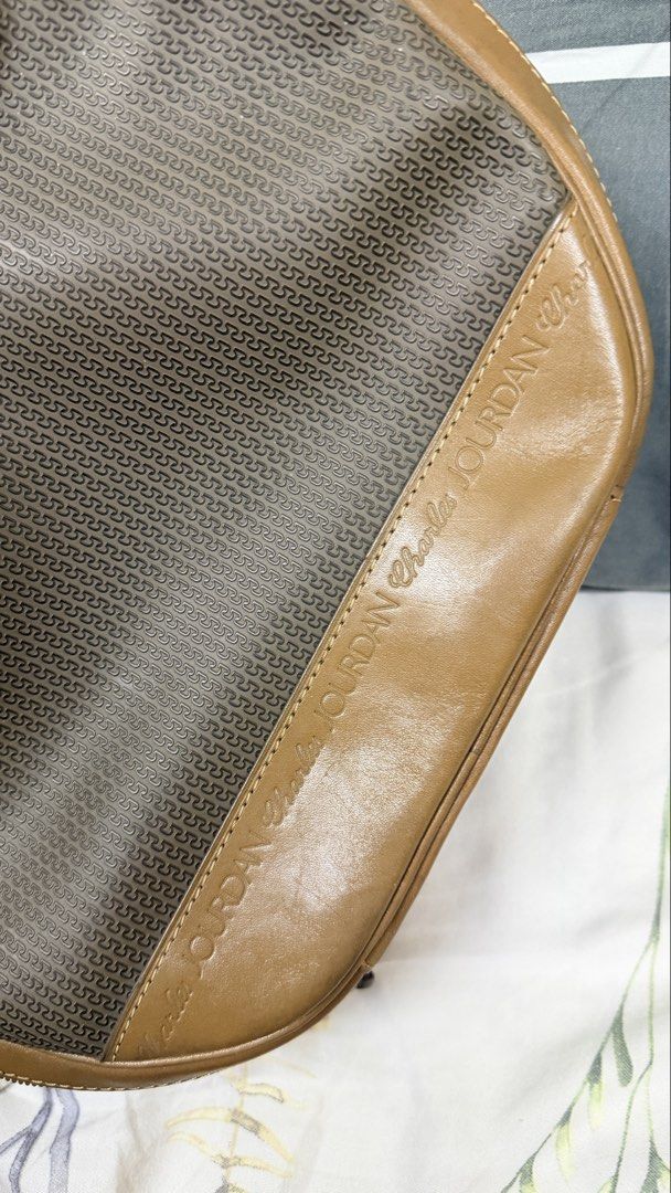 Charles Jourdan Vintage Handbag (Category: Luxury Bags & Wallets) located in Manila. Submitted by declutteringlot (Listing ID 1460271400, Image 3). Description: .