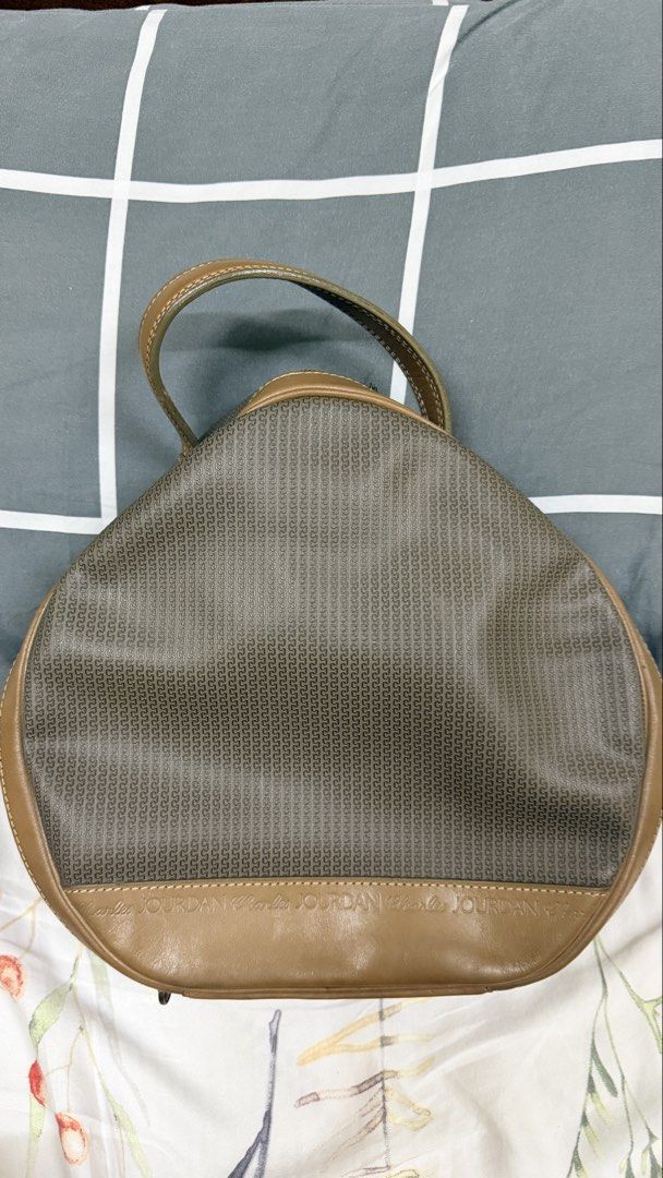 Charles Jourdan Vintage Handbag (Category: Luxury Bags & Wallets) located in Manila. Submitted by declutteringlot (Listing ID 1460271400, Image 1). Description: .