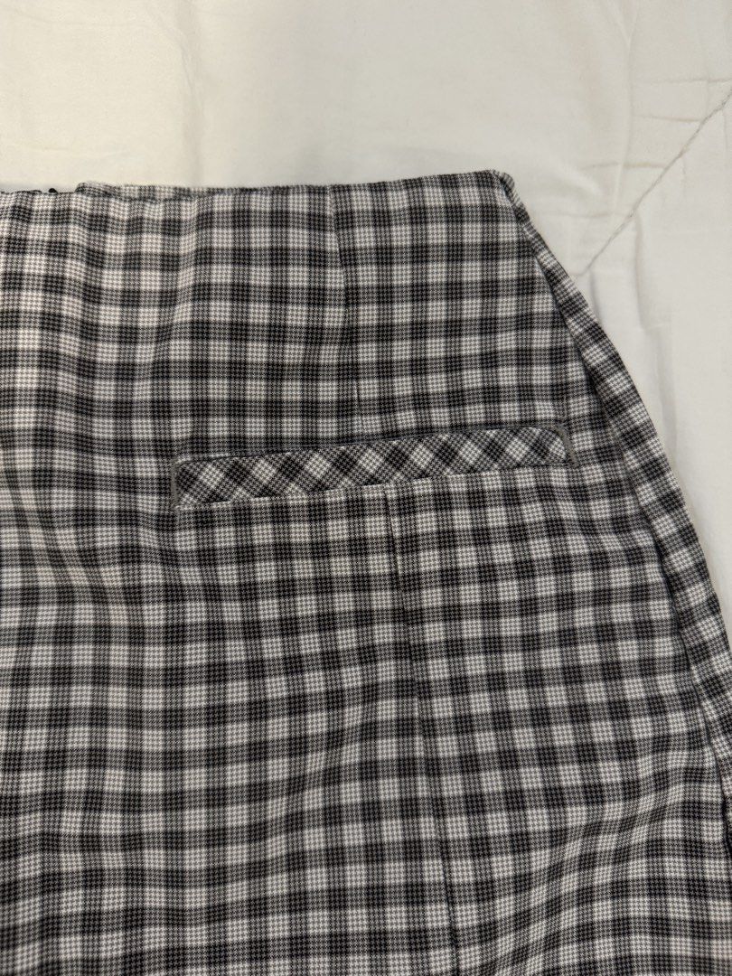 Checkered Mini Skirt with Pockets (Category: Skirts) located in Butuan. Submitted by notcwp (Listing ID 1460209083, Image 3). Description: - Cute checkered mini skirt - Two front pockets - Zipper closure at the back - Ideal for casual wear - Pairs well with t-shirts or blouses - Fits XS-S.
