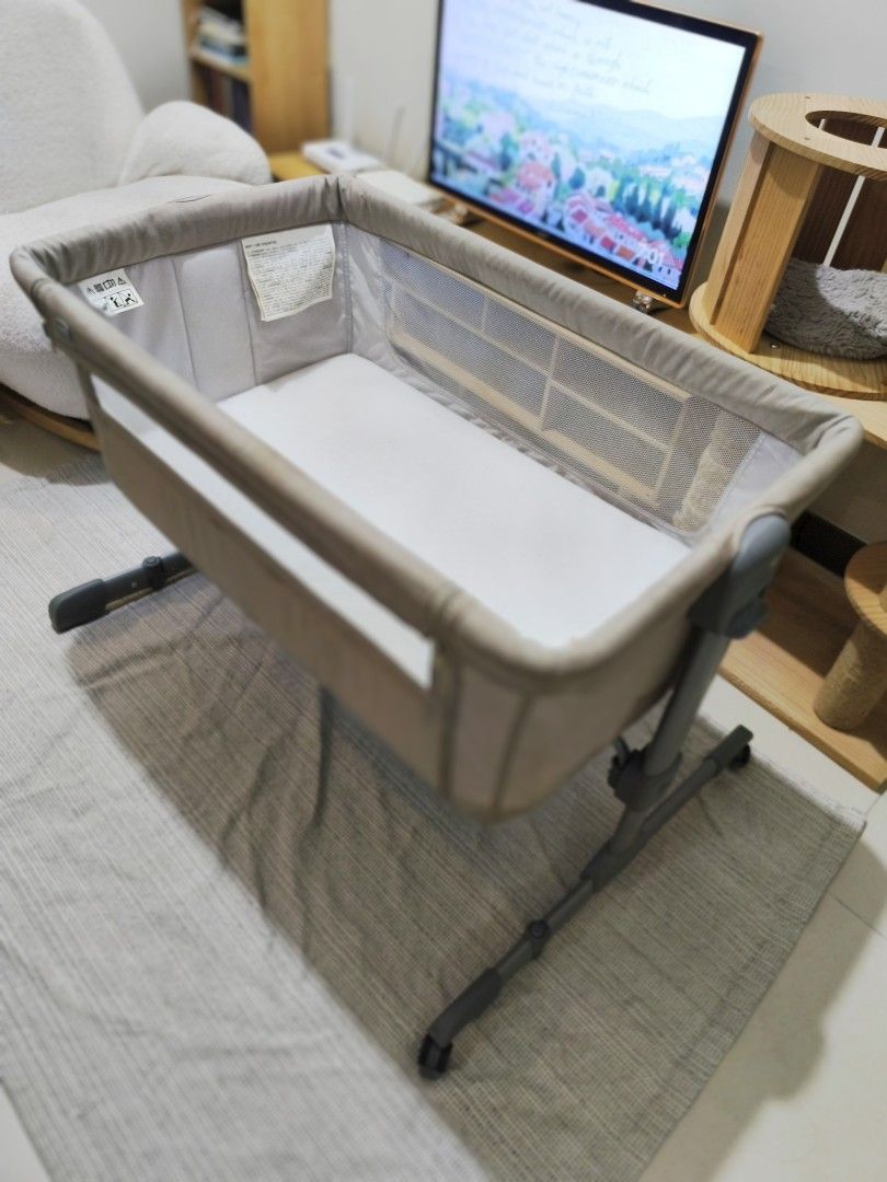 Chicco Next2Me Essential Co-Sleeping Crib Beige (Category: Cots & Cribs) located in Pasig City. Submitted by mmdaswani (Listing ID 1460217294, Image 1). Description: - Chicco Next2Me Essential crib - For babies not yet standing on their own - Can be cosleeping or separate - Foldable feet fit easily under beds - 3D mesh windows for good airflow - Ergonomic mattress for comfort - Wheels with brakes for easy movement - Can be tilted for baby's comfo