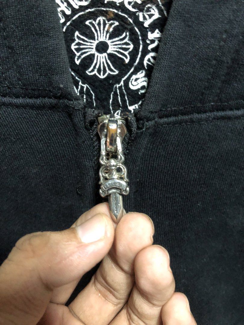Chrome hearts (Off) (Category: Coats, Jackets and Outerwear) located in Cagayan de Oro. Submitted by kennymiiiiii (Listing ID 1460241933, Image 2). Description: 23*28 issue stains posted no pinholes C15 Heavy not pole.