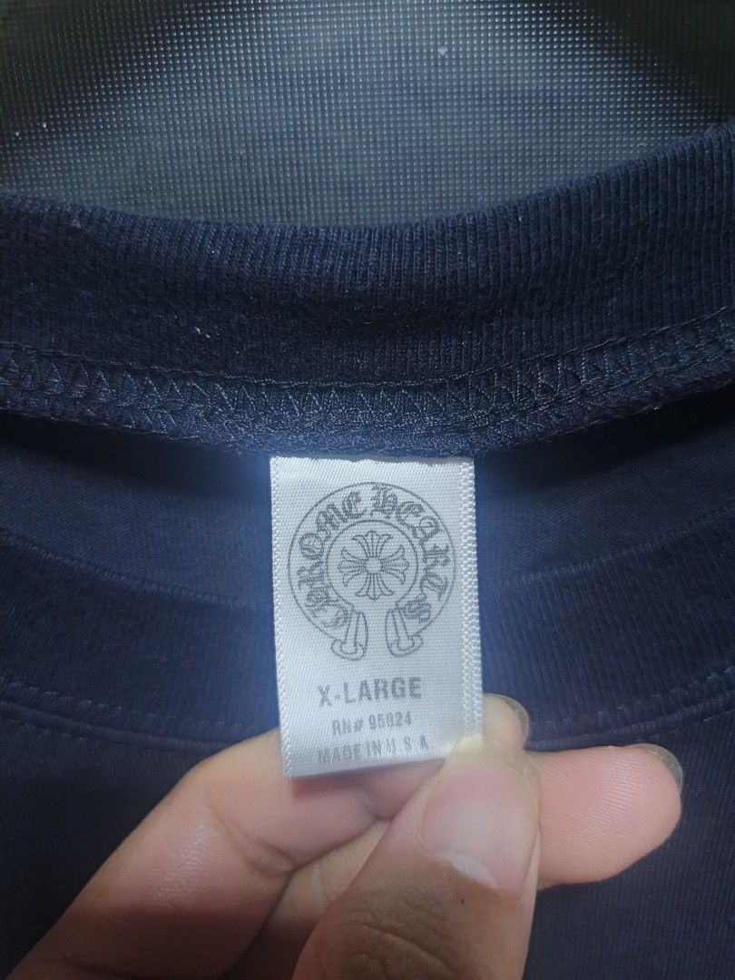 CHROME HEARTS SWEATSHIRT (Category: Coats, Jackets and Outerwear) located in Rosario. Submitted by .jcbrzy (Listing ID 1460235571, Image 3). Description: 21 x 29, hairlines issue.