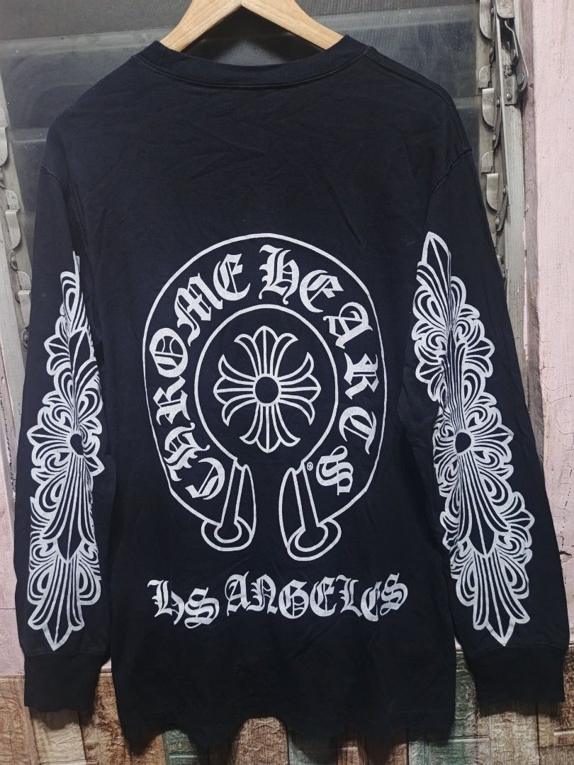 CHROME HEARTS SWEATSHIRT (Category: Coats, Jackets and Outerwear) located in Rosario. Submitted by .jcbrzy (Listing ID 1460235571, Image 1). Description: 21 x 29, hairlines issue.