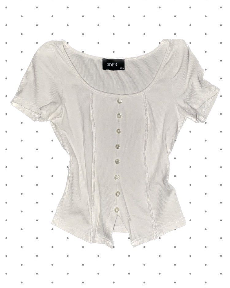 CIDER white ribbed button-up short sleeve crop top (Category: Blouses) located in Quezon City. Submitted by julesoutfitters (Listing ID 1460190503, Image 1). Description: - ribbed material with button-up front - scoop neckline - slit in the abdomen area for a cute cropped look - fitted tshirt - payment through bank transfer - don’t hesitate to send me a message if you have any questions or want more pictures ! 🧑🏻‍🩰.
