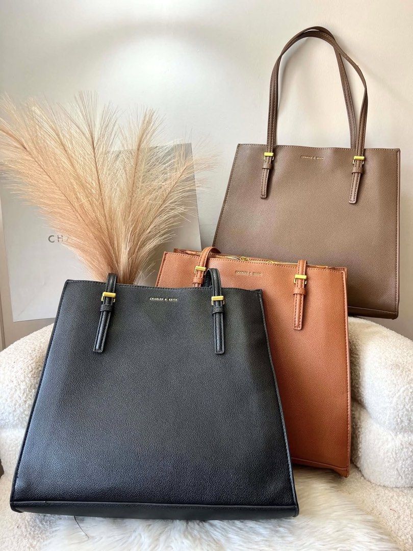 C&K Sansa Tote Bag (Category: Tote Bags) located in Bulacan. Submitted by mykakarizza (Listing ID 1460190664, Image 1). Description: SALE SALE✨✨ ₱850 nalanggg (Reg price 1050) C&K Sansa Tote Bag Size: 35 x 30 x 12 cm Add paperbag 100 📸 Actual pics! 🙋🏻‍♀️ ─── ✦ ─── ✦ ─── ✦ ─── ✦ ─── 🛍️ LOOKING FOR MORE RESELLERS 🛍️ ✨ Buy 3 pcs of ANY items — FREE SHIPPING NA!🚚 ✨ Buy 10 items → FREE SF + ₱50 OFF EACH! 💖 PM us for 30 pcs & up WS 🤍 #MallPullo