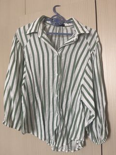 (Category: ) located in . Submitted by wardrobe.11 (Listing ID 1460125760, Image 1). Description: .