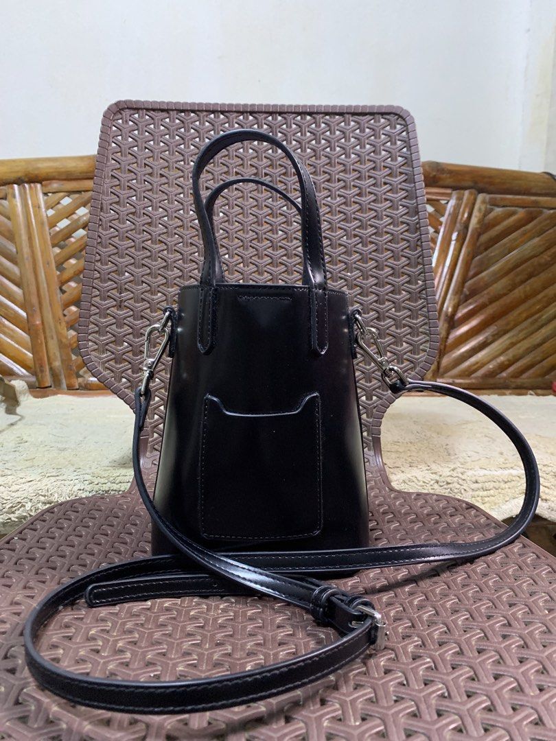CLN BAG (Category: Luxury Bags & Wallets) located in Bula. Submitted by b3nedictpuk_ (Listing ID 1460227897, Image 3). Description: RANK AB EXCELLENT CONDITION NO TAGS .