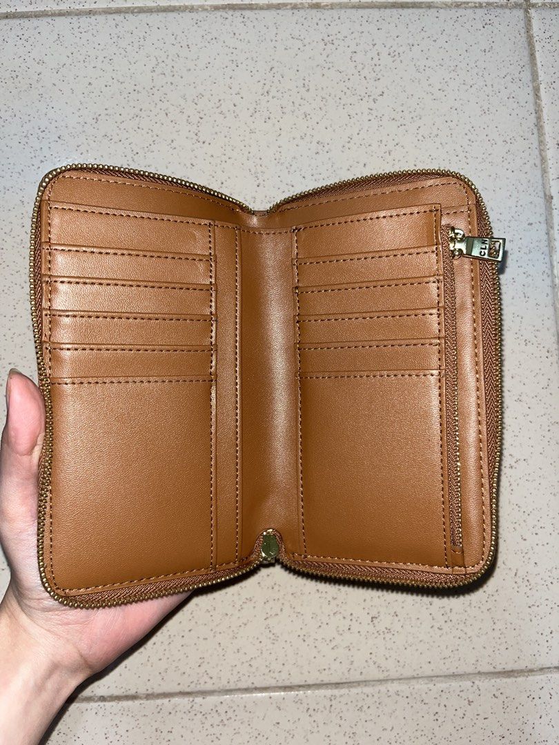 CLN Diva Long Zip wallet (Category: Wallets & Card holders) located in Rizal. Submitted by all_12 (Listing ID 1460261944, Image 2). Description: NO JOYJOY BUYERS PLEASE‼️ THANK YOU - Like new no issues, no damages - RFS :too many wallets - Interior: multiple card slots and zippered coin pocket - Comes with a dust bag -MOP Gcash or Maya -Lalamove or J&T .