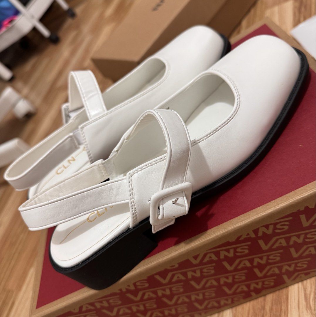 CLN shoes (Category: Flats & Sandals) located in San Pedro. Submitted by heyitsanne (Listing ID 1460233510, Image 3). Description: Brand new without box Size 38 500 pesos.