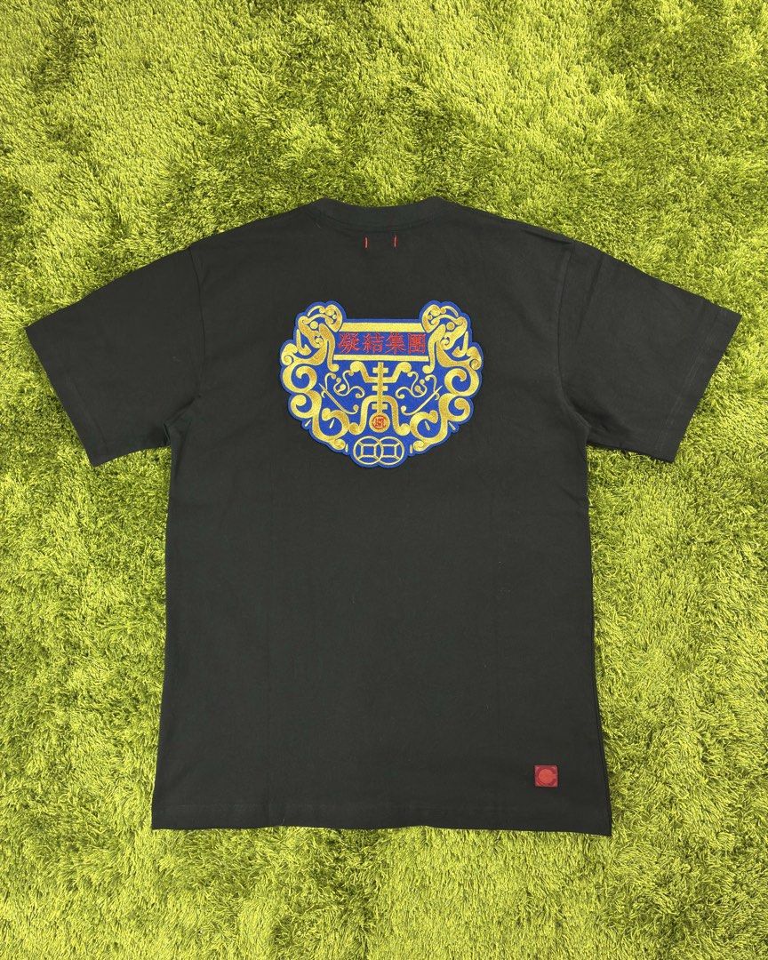 Clot Chinese Lock Tee (Category: Tshirts & Polo Shirts ) located in Lucena. Submitted by shopdotmane (Listing ID 1460246787, Image 3). Description: Clot Chinese Lock Tee Medium on tag 20.5-21 (width) x 30 (length) Still in excellent condition .
