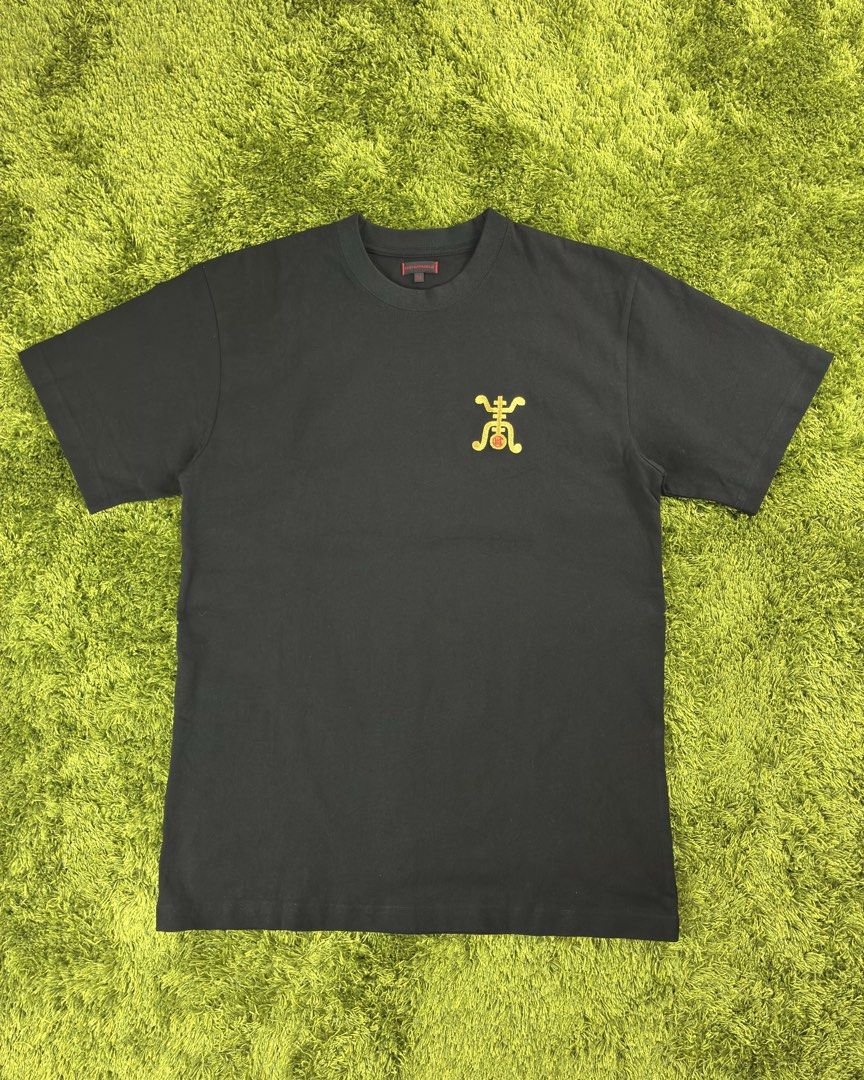 Clot Chinese Lock Tee (Category: Tshirts & Polo Shirts ) located in Lucena. Submitted by shopdotmane (Listing ID 1460246787, Image 1). Description: Clot Chinese Lock Tee Medium on tag 20.5-21 (width) x 30 (length) Still in excellent condition .