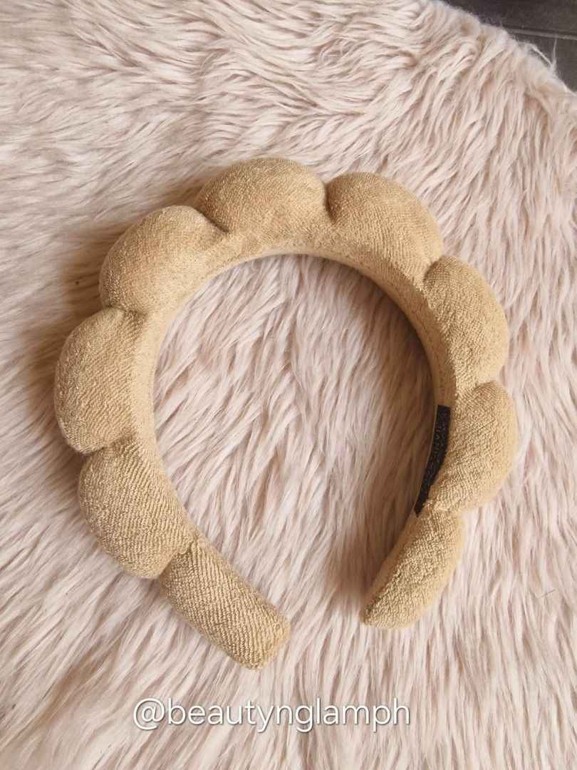 Cloud Bubble Headband (Brown,Khaki,Caramel,Black) (Category: Hair) located in Quezon City. Submitted by floreskari78555 (Listing ID 1460216681, Image 3). Description: The viral Cloud Bubble Headband is here! ☁️✨ ​Keep your hair dry and out of your face with these super soft, puffy headbands. Available in four everyday colors: Brown, Khaki, Caramel, and Black. ​Highly recommended for: ​Skincare and makeup routines ​Bridesmaid gifts & tokens ​PR ki