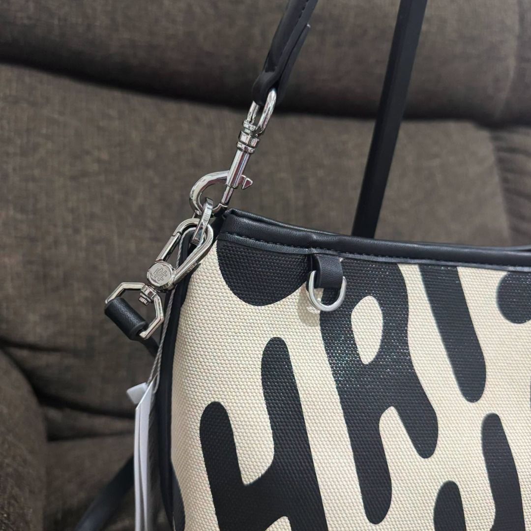 CN Logo Shoulder Bag Brandnew (Category: Shoulder Bags) located in Quezon City. Submitted by mjmassortedfinds (Listing ID 1460279681, Image 3). Description: CN Logo Shoulder Bag ✅ 1 2 9 9 each +sf ✅ with crossbody strap ✅ Size: (H)17.7cm x (W)19cm x (D)10.1cm ✅ Paperbag Add 99 ✅ MP0 & Brandnew 📸 Actual Pictures Posted 📲 PM for orders and inquiries 📌Pinas Onhand & Ready to Ship 📌We can Ship Nationwide (+SF) 📌No Return, No Exchange 📌If in DOU