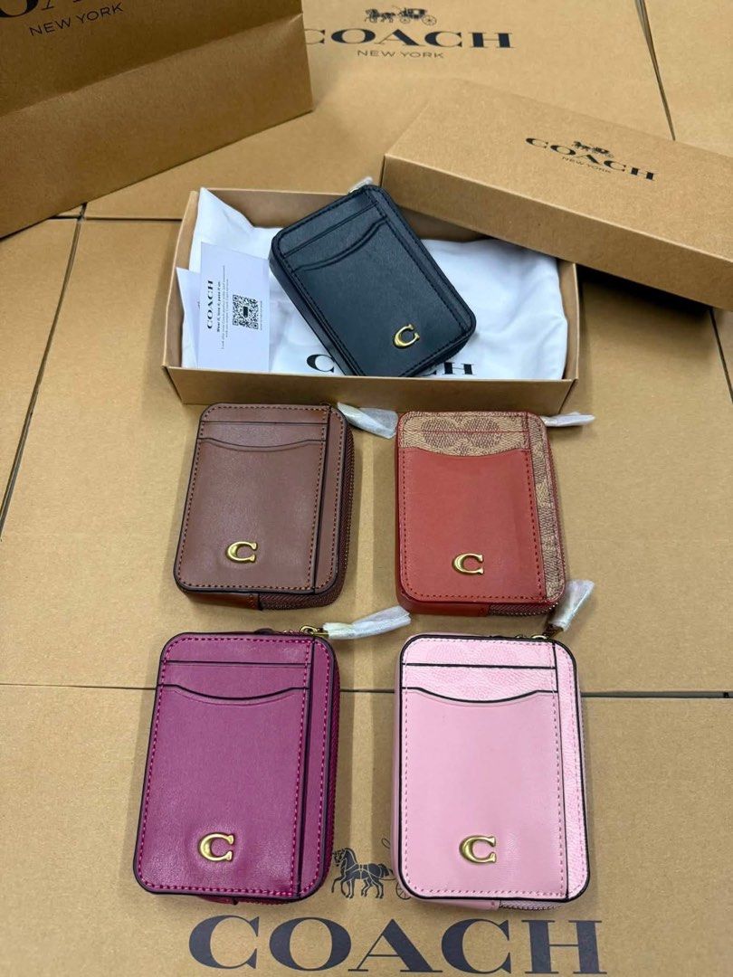 Coach (Category: Wallets & Card holders) located in Valenzuela. Submitted by markailandco. (Listing ID 1460131420, Image 3). Description: Brandnew pullout complete with paper bag percect for gifting.