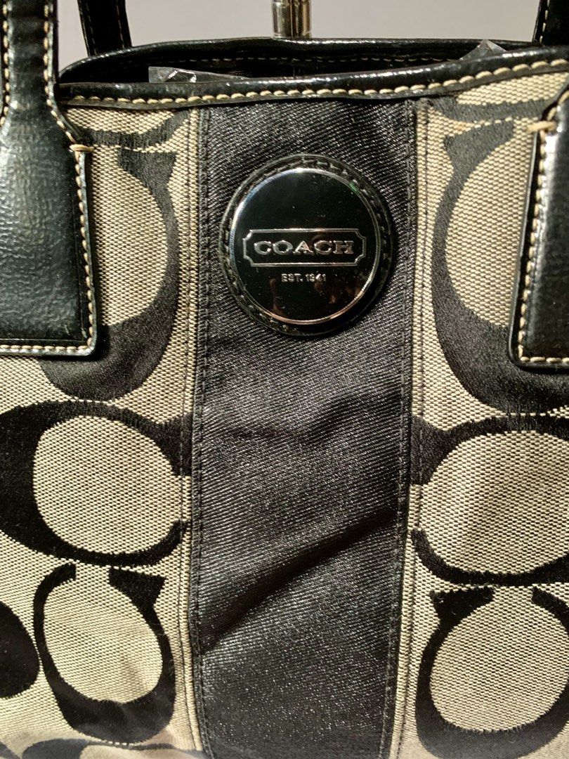 Coach (Category: Shoulder Bags) located in Manila. Submitted by flair_thrift (Listing ID 1460150293, Image 3). Description: Coach Signature Canvas Satchel 🖤 | Classic Y2K Piece | Authenticity guaranteed 2,500.
