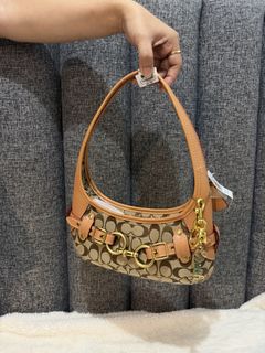 (Category: ) located in . Submitted by yhn_boutique (Listing ID 1460276173, Image 1). Description: .