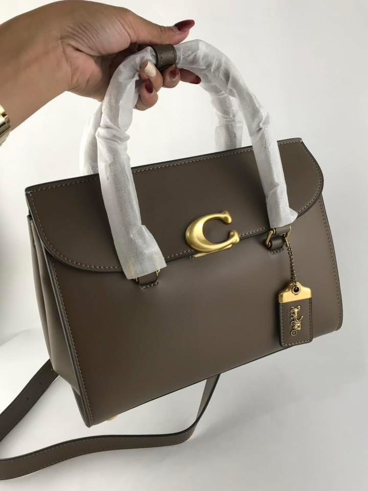 Coach Broome Carryall (Category: Shoulder Bags) located in Binan City. Submitted by pinkykeenshop (Listing ID 1460280538, Image 2). Description: .