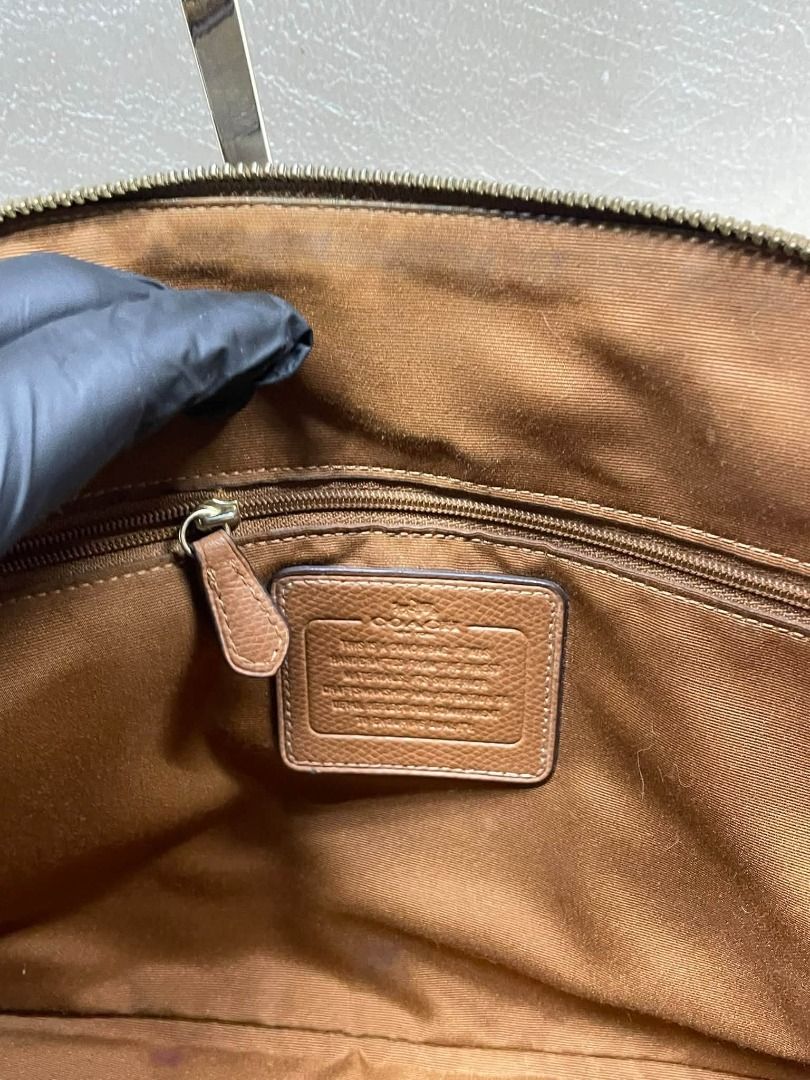 COACH BROWN SIGNATURE HAND BAG (Category: Shoulder Bags) located in Caloocan City. Submitted by j3ngsanity (Listing ID 1460250371, Image 3). Description: ISSUE : MINIMAL LEATHER SCRATCH / MISSING SLING / SIGN OF USAGE YKK ZIP.