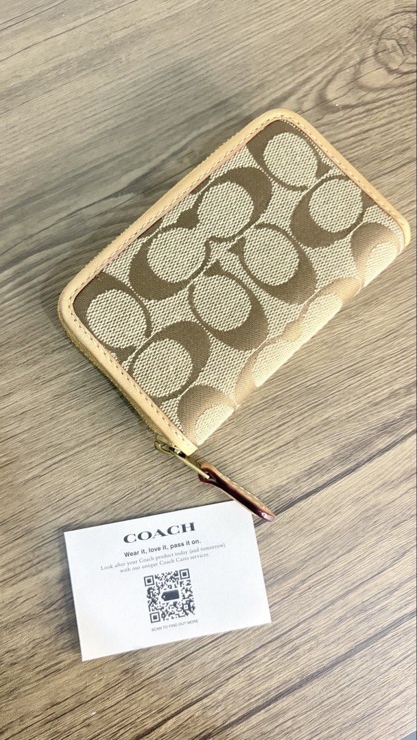 Coach card case wallet (Category: Luxury Bags & Wallets) located in Manila. Submitted by the.japan.collectives (Listing ID 1460261512, Image 2). Description: 💯Authentic / moneyback if proven fake💯.