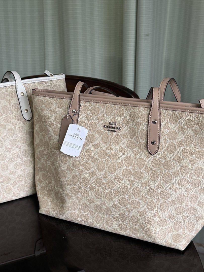 Coach City Tote Medium Zipper Bag (Category: Tote Bags) located in Manila. Submitted by ohmymyles (Listing ID 1460172370, Image 1). Description: SALE COACH CITY TOTE MEDIUM ZIPPER BAG fits ipad original price ₱1800 brandnew no inclusions like paperbag and dustbag.