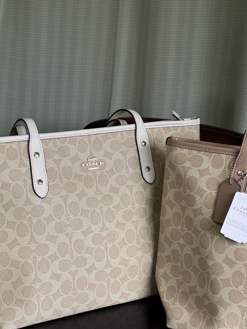 Coach City Tote Medium Zipper Bag (Category: Tote Bags) located in Manila. Submitted by ohmymyles (Listing ID 1460172370, Image 2). Description: SALE COACH CITY TOTE MEDIUM ZIPPER BAG fits ipad original price ₱1800 brandnew no inclusions like paperbag and dustbag.