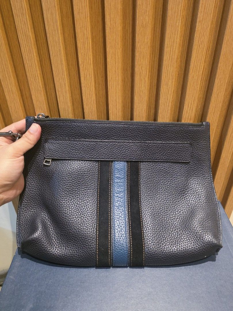 COACH Clutch Bag (Category: Luxury Bags & Wallets) located in Manila. Submitted by iantrepreneuer (Listing ID 1460153886, Image 1). Description: COACH Clutch Bag Lightly used In mint condition Naked (Bag Only) No more paper bag and receipt.