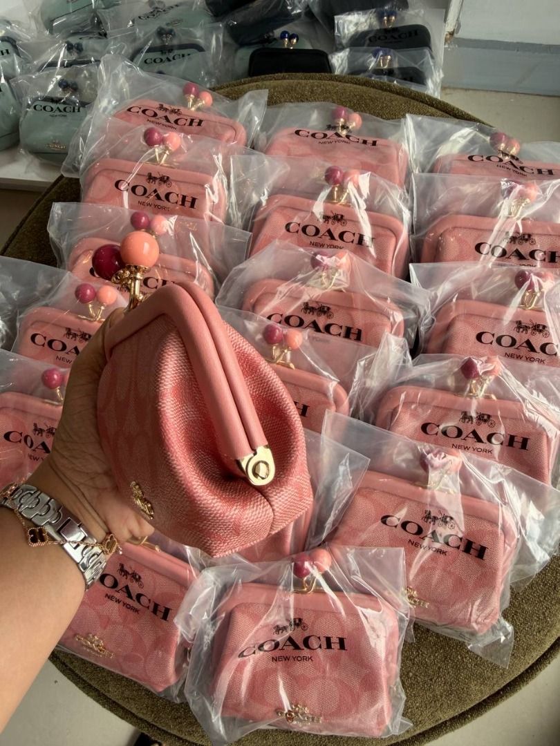 Coach Coin Purse Wallet Pouch (Category: Purses & Pouches) located in Manila. Submitted by curated.totes (Listing ID 1460273436, Image 3). Description: ᴄᴏᴀᴄʜ ᴋɪꜱꜱʟᴏᴄᴋ ꜱʀᴘ: 1500 ᴅᴍ ᴛᴏ ᴏʀᴅᴇʀ!.